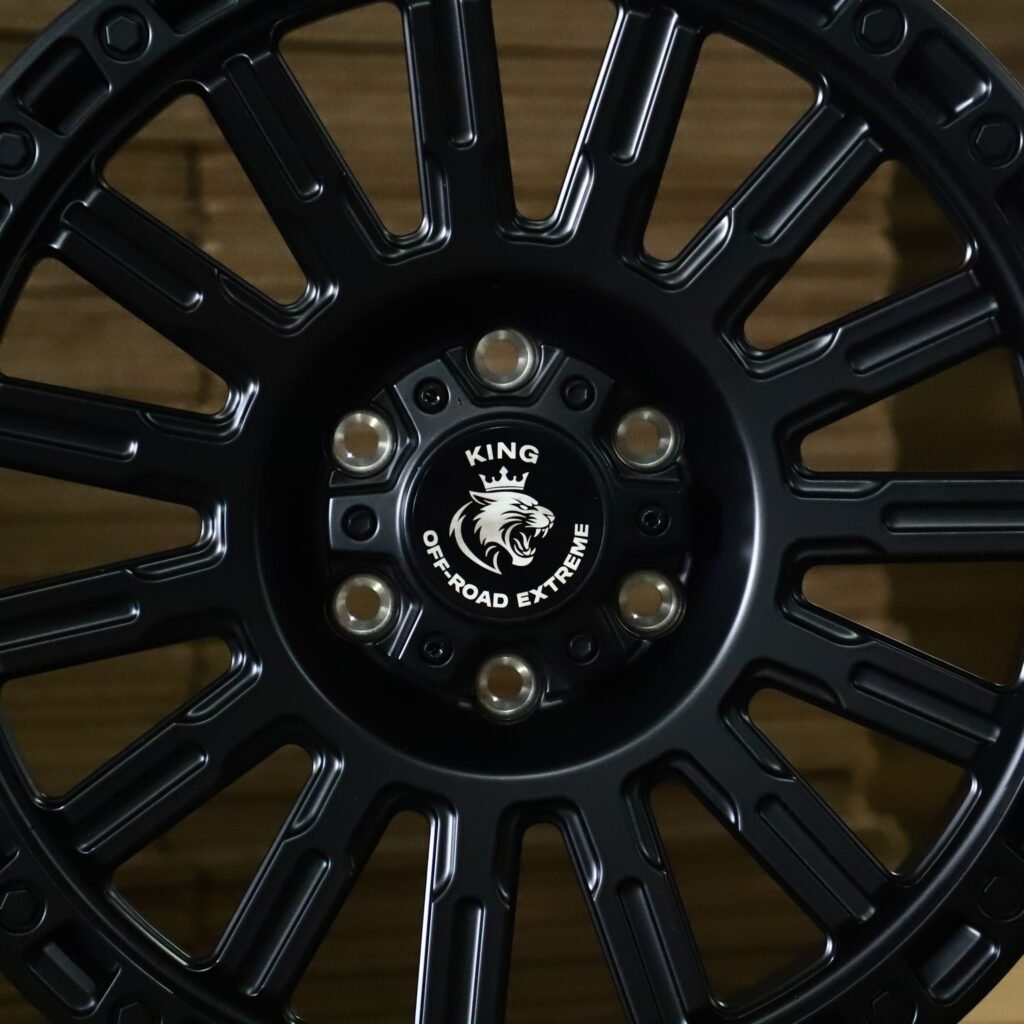 Chevrolet Silverado 2500HD wheels – Matte Black 20-Spoke Bolt Ring (King-Style), lip and barrel detail