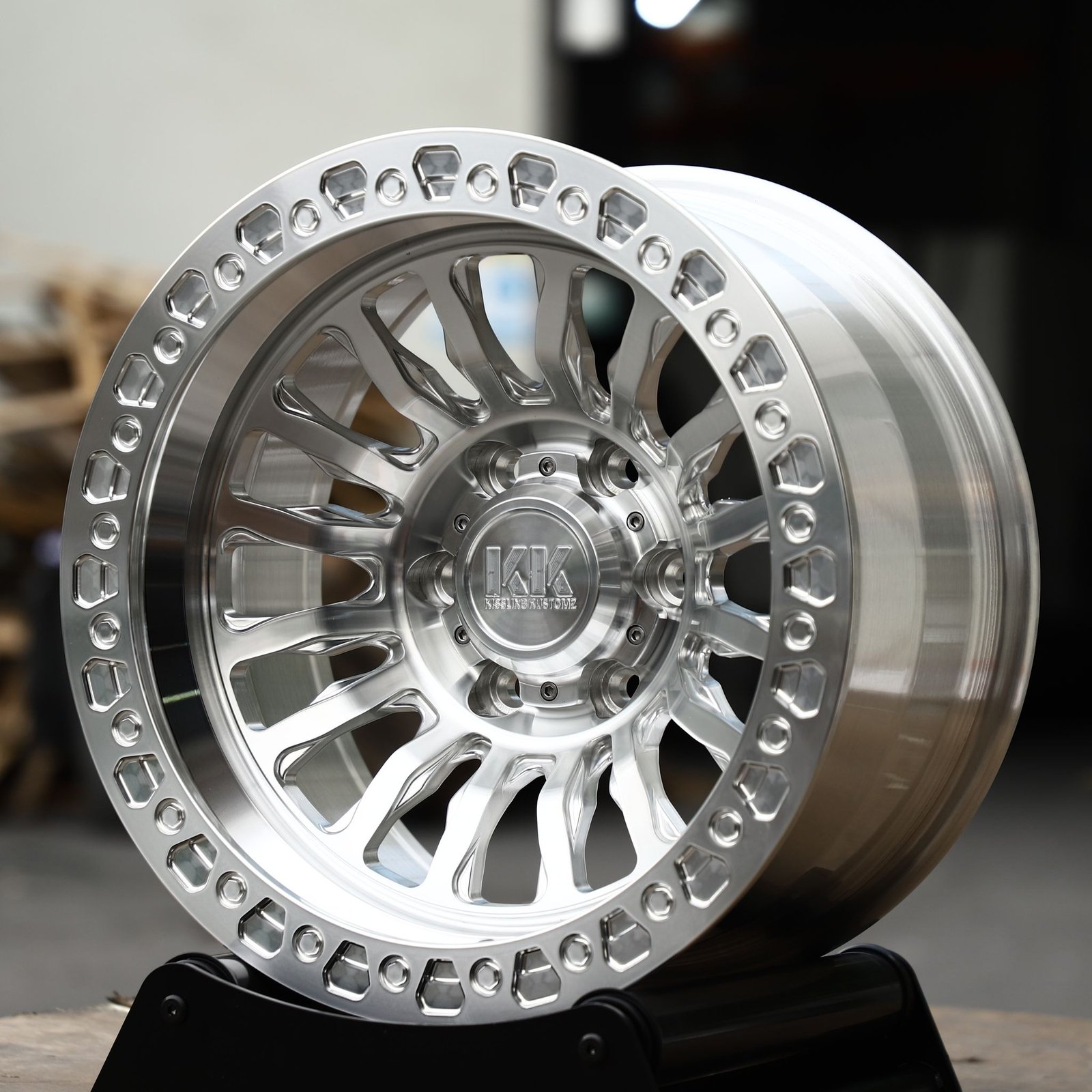 Ford F-250 Super Duty wheels – Polished 18-Spoke Bolted Ring Beadlock (KK-Style), front view