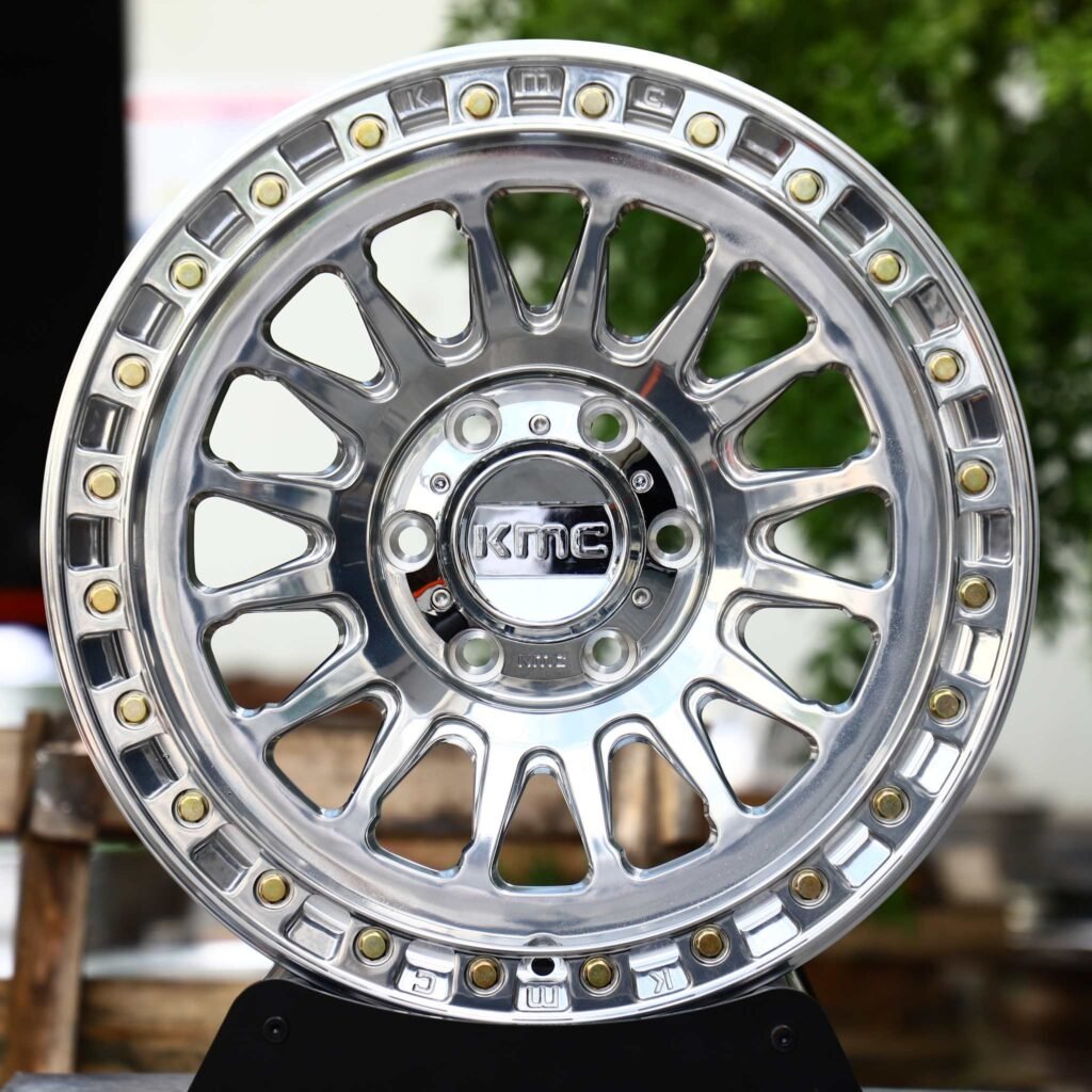 Ford F-250 Super Duty wheels – Chrome-Cap Polished 16-Spoke Bolted Ring Beadlock (KMC-Style), front view