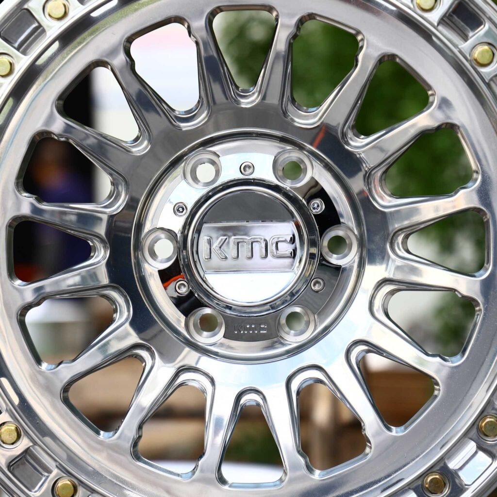Chevrolet Silverado 2500HD wheels – Chrome-Cap Polished 16-Spoke Bolted Ring Beadlock (KMC-Style), lip and barrel detail