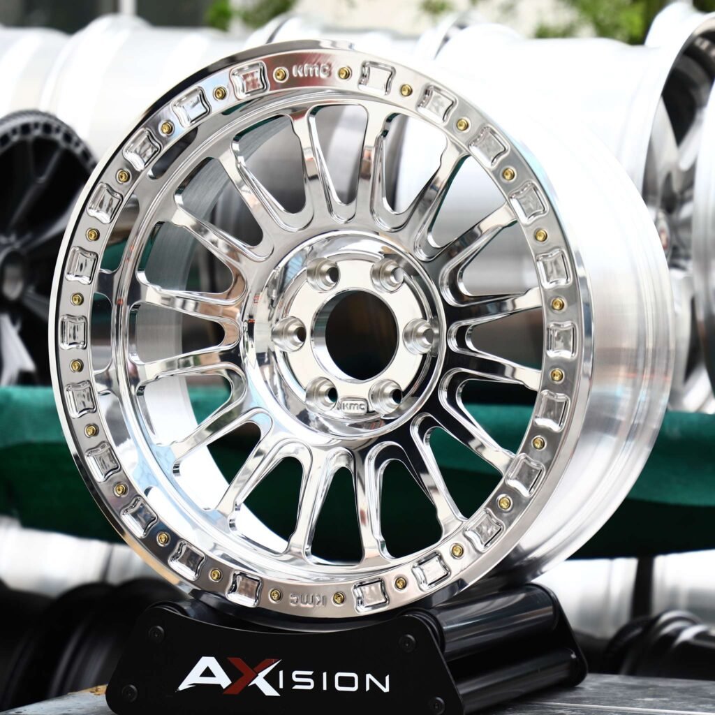 Land Rover Defender wheels – Chrome Multi-Spoke Beadlock (KMC-Style), angled view