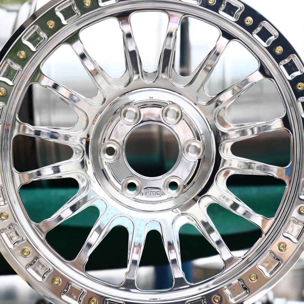 Jeep Gladiator wheels – Chrome Multi-Spoke Beadlock (KMC-Style), lip and barrel detail