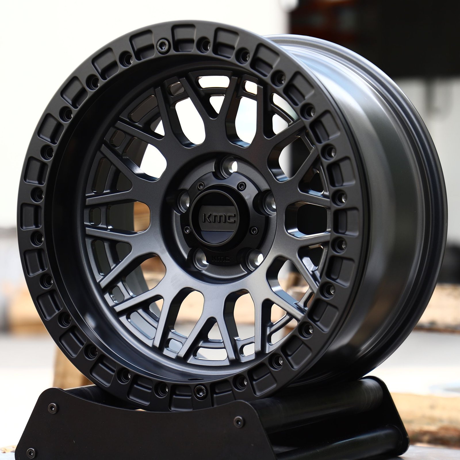 Jeep Wrangler wheels – Graphite Mesh Bolt Ring Beadlock (KMC-Style), front view