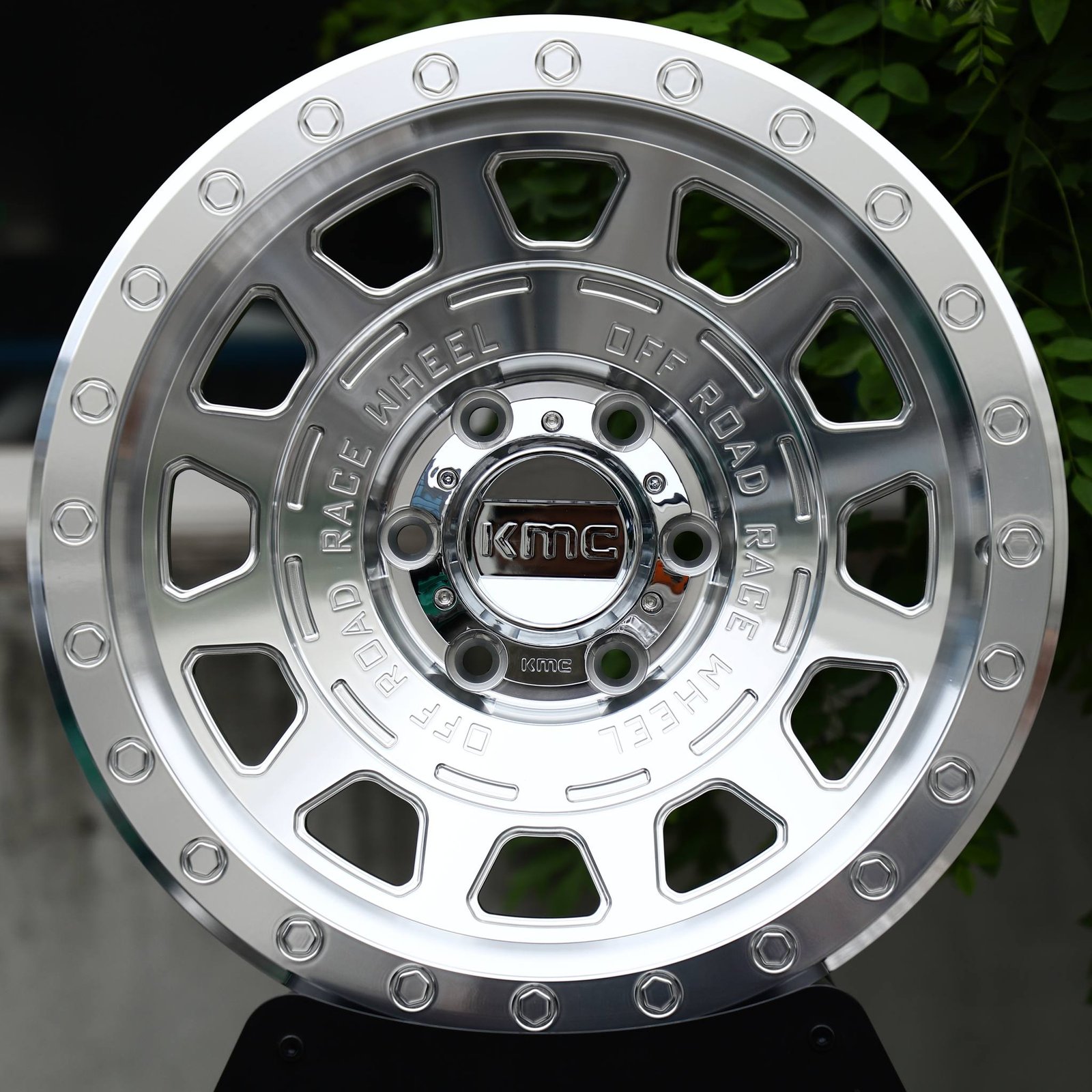 Ford F-150 wheels – Mirror Polished 15-Window Beadlock (KMC-Style), front view