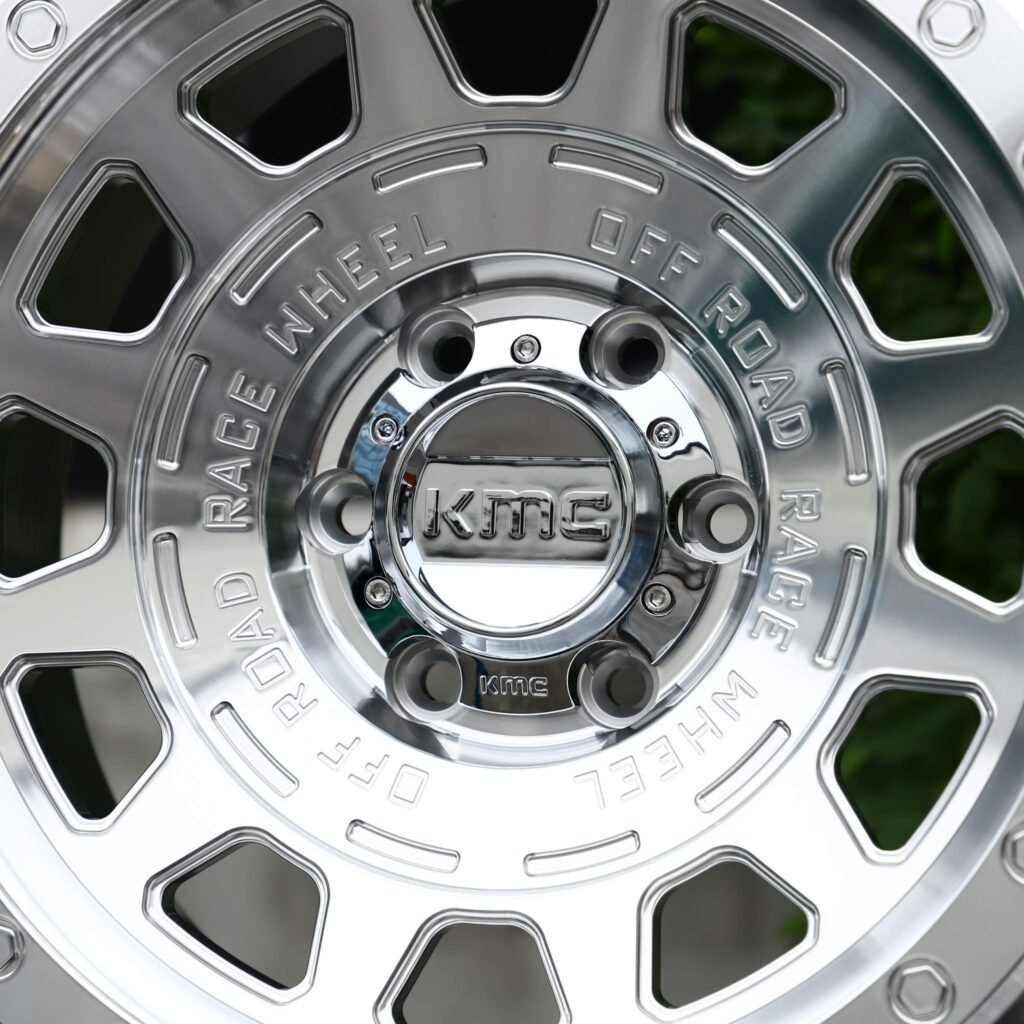 Toyota Tacoma wheels – Mirror Polished 15-Window Beadlock (KMC-Style), lip and barrel detail