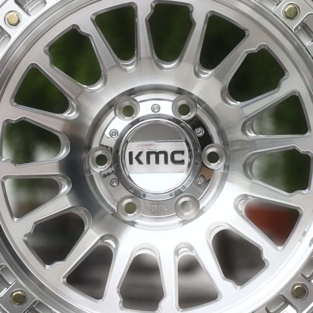 Toyota 4Runner wheels – Mirror Polished 16-Spoke Beadlock (KMC-Style), lip and barrel detail