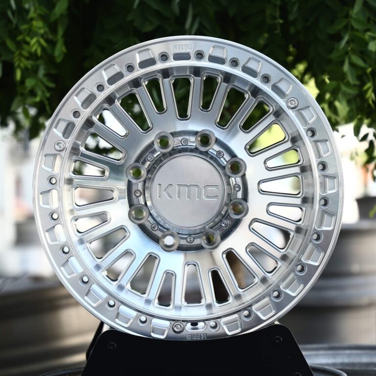 Ford F-250 Super Duty wheels – Mirror Polished Fine Multi-Spoke Beadlock (KMC-Style), front view