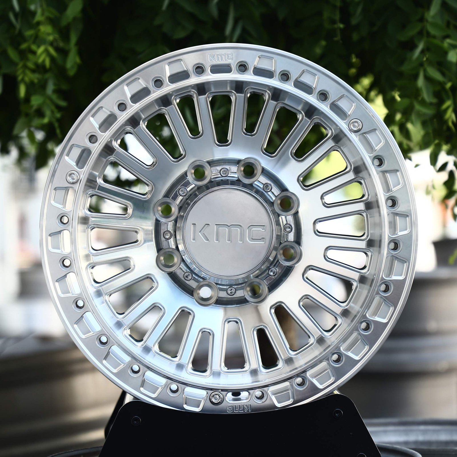 Ford F-250 Super Duty wheels – Mirror Polished Fine Multi-Spoke Beadlock (KMC-Style), front view