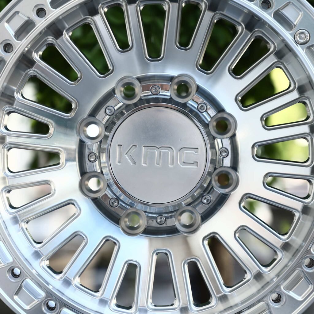 Chevrolet Silverado 2500HD wheels – Mirror Polished Fine Multi-Spoke Beadlock (KMC-Style), lip and barrel detail