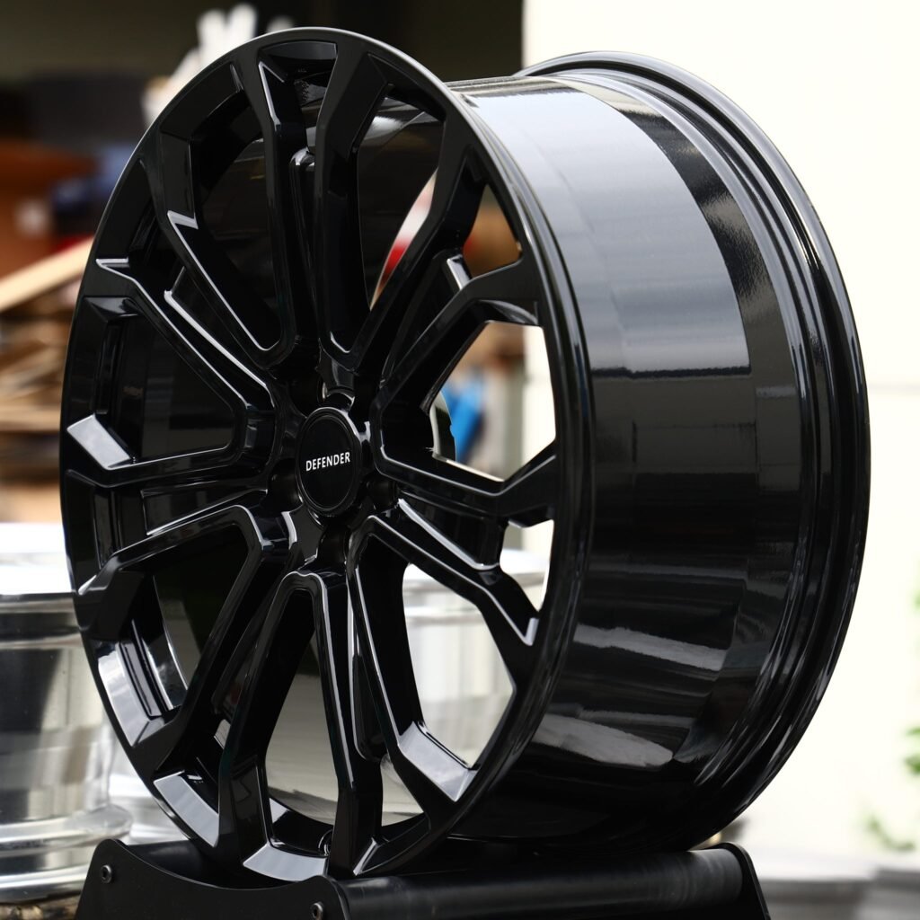 Land Rover Range Rover wheels – Gloss Black 10 Split-Spoke (Land Rover OEM-Style), angled view