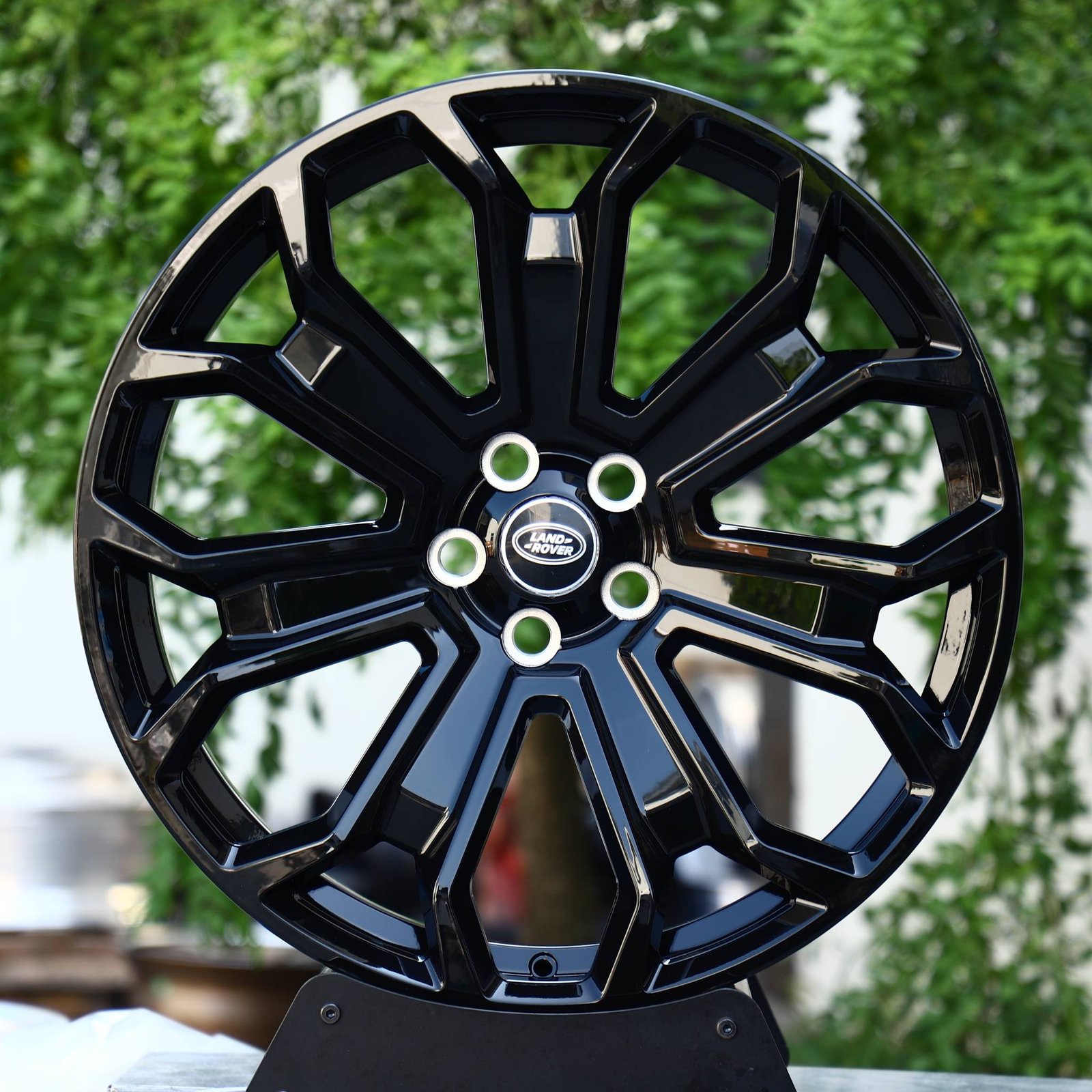 Land Rover Defender wheels – Gloss Black 5 Split Y-Spoke (Land Rover OEM-Style), front view