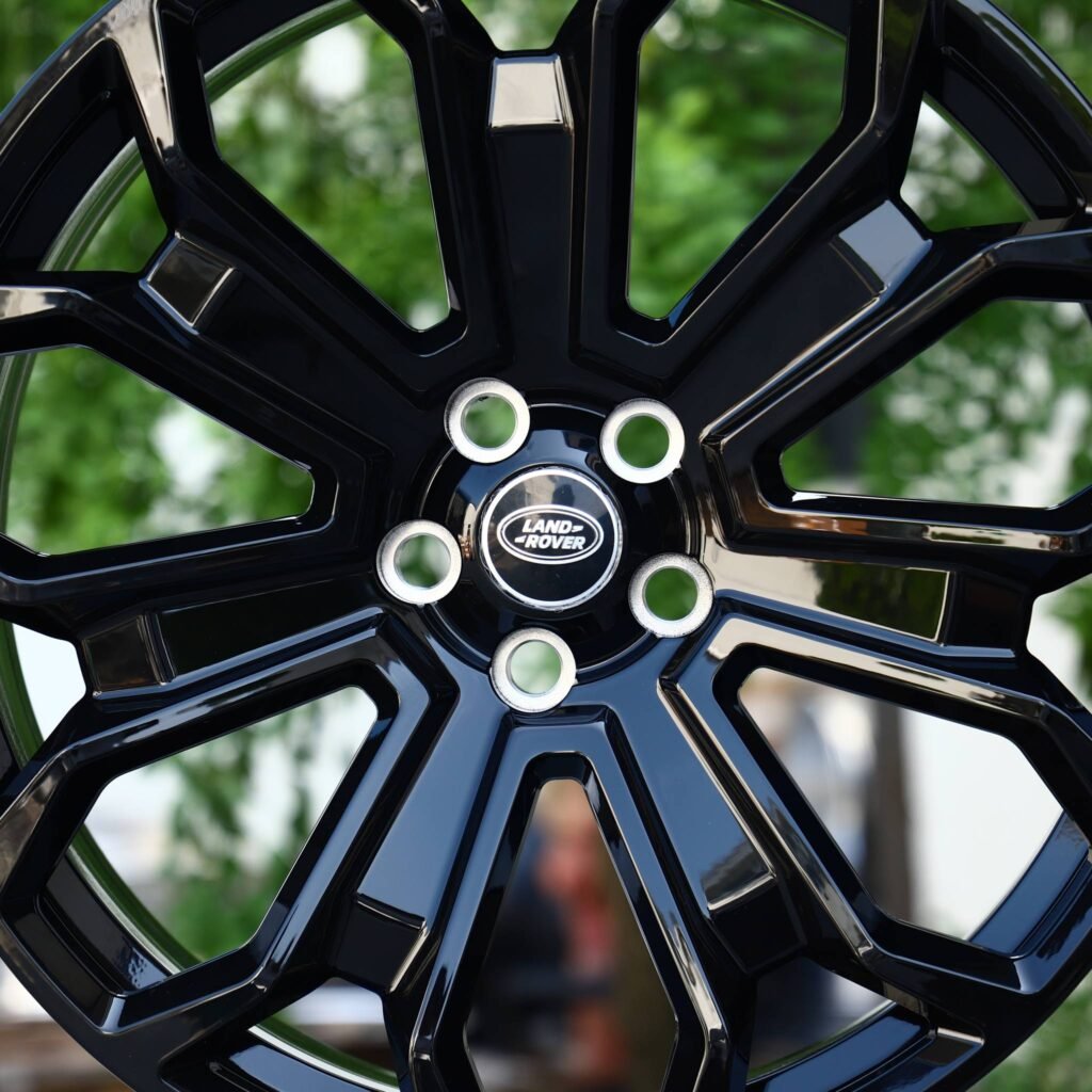 Land Rover Range Rover wheels – Gloss Black 5 Split Y-Spoke (Land Rover OEM-Style), lip and barrel detail