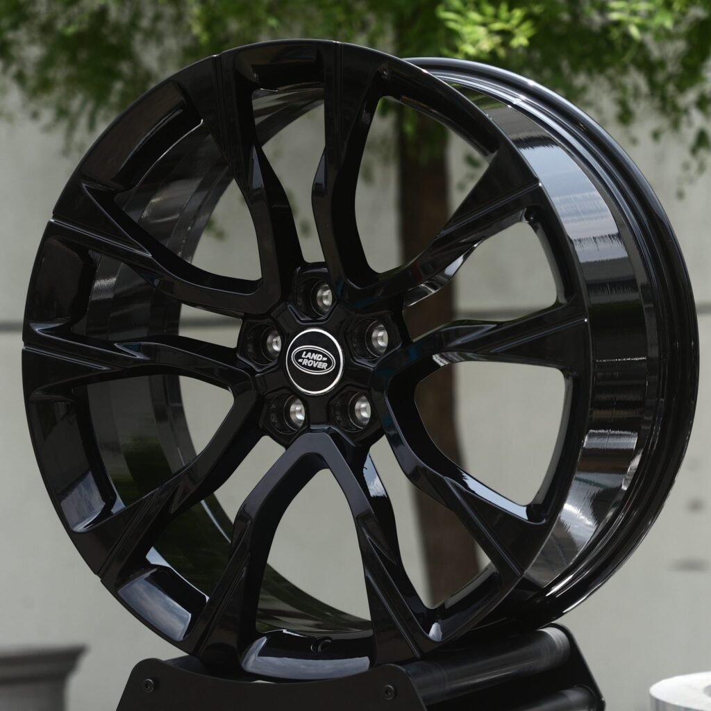 Land Rover Defender wheels – Gloss Black 5 Split Y-Spoke (Land Rover OEM-Style), angled view