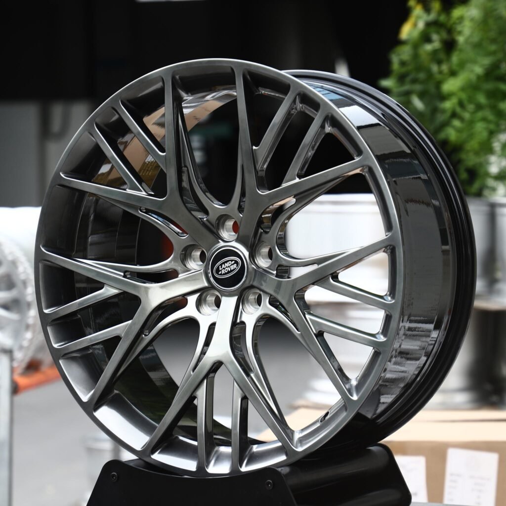 Land Rover Defender wheels – Gunmetal Machined Cross Mesh (Land Rover OEM-Style), angled view