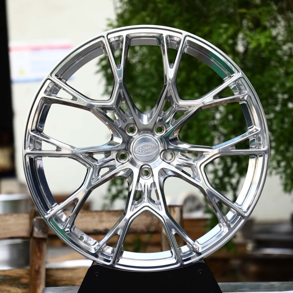 Land Rover Range Rover wheels – Polished Cross-Spoke Mesh (Land Rover OEM-Style), front view