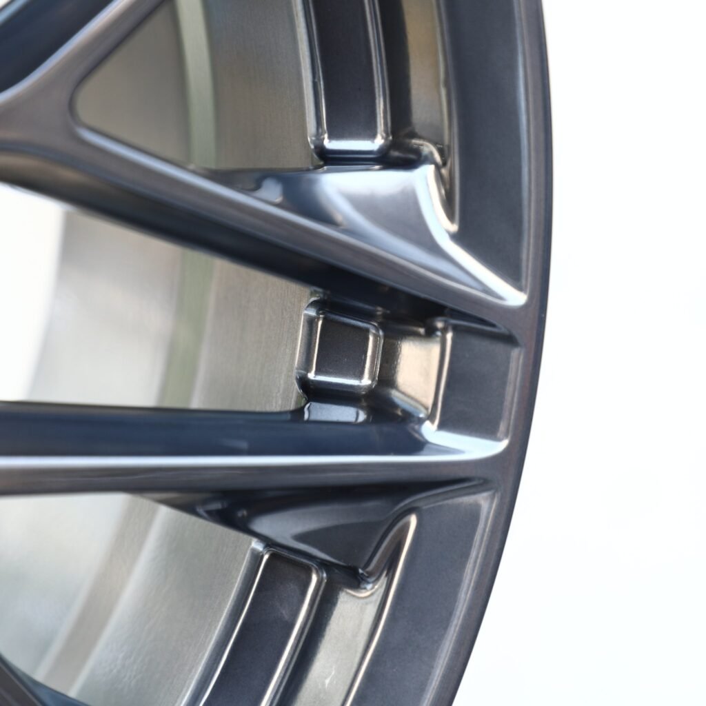 Lexus GS wheels – Metallic Gray Machined Y-Spoke Mesh (Lexus OEM-Style), lip and barrel detail