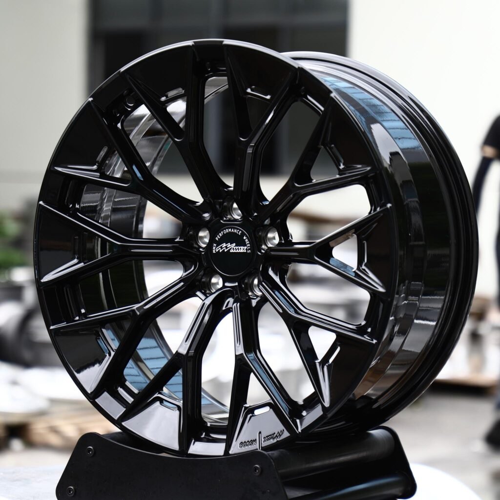 Toyota Highlander wheels – Gloss Black Split Y-Spoke Mesh, angled view