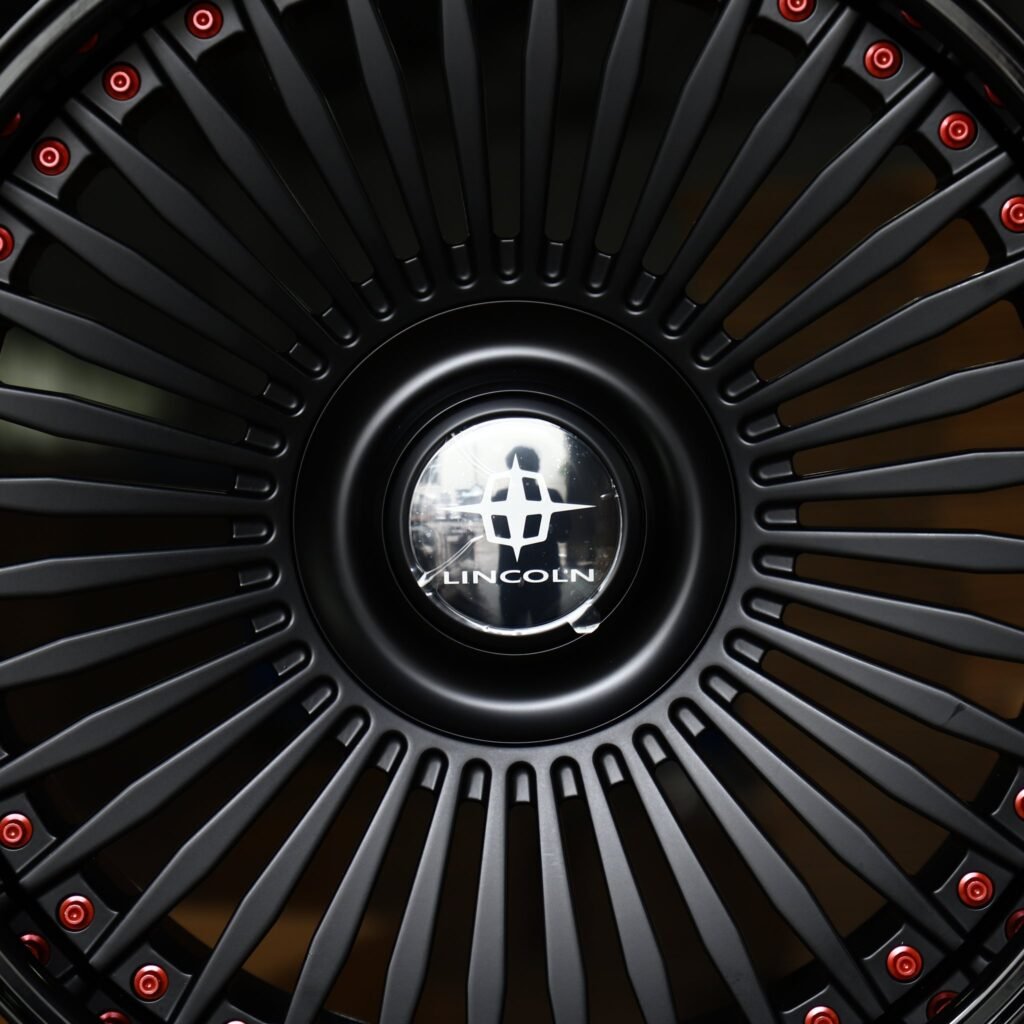 Lincoln Continental wheels – Satin Black Multi-Spoke 2-Piece Red-Rivet Floating Cap (Lincoln OEM-Style), lip and barrel detail