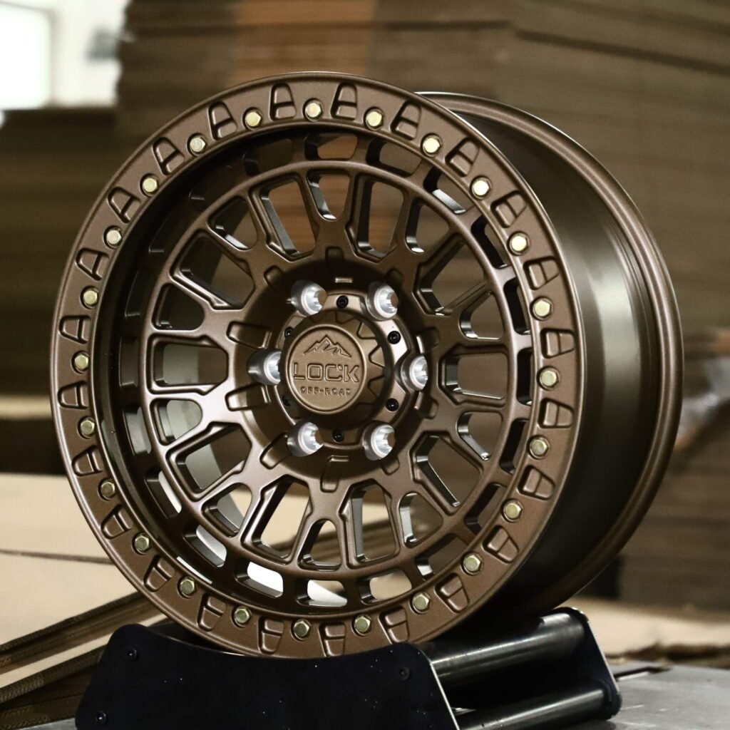 Ram 2500 wheels – Bronze Mesh Bolted Ring Beadlock (LOCK-Style), angled view