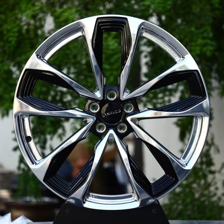 Lynk & Co 05 wheels – Gloss Black Machined 5 Split V-Spoke (Lynk & Co OEM-Style), front view