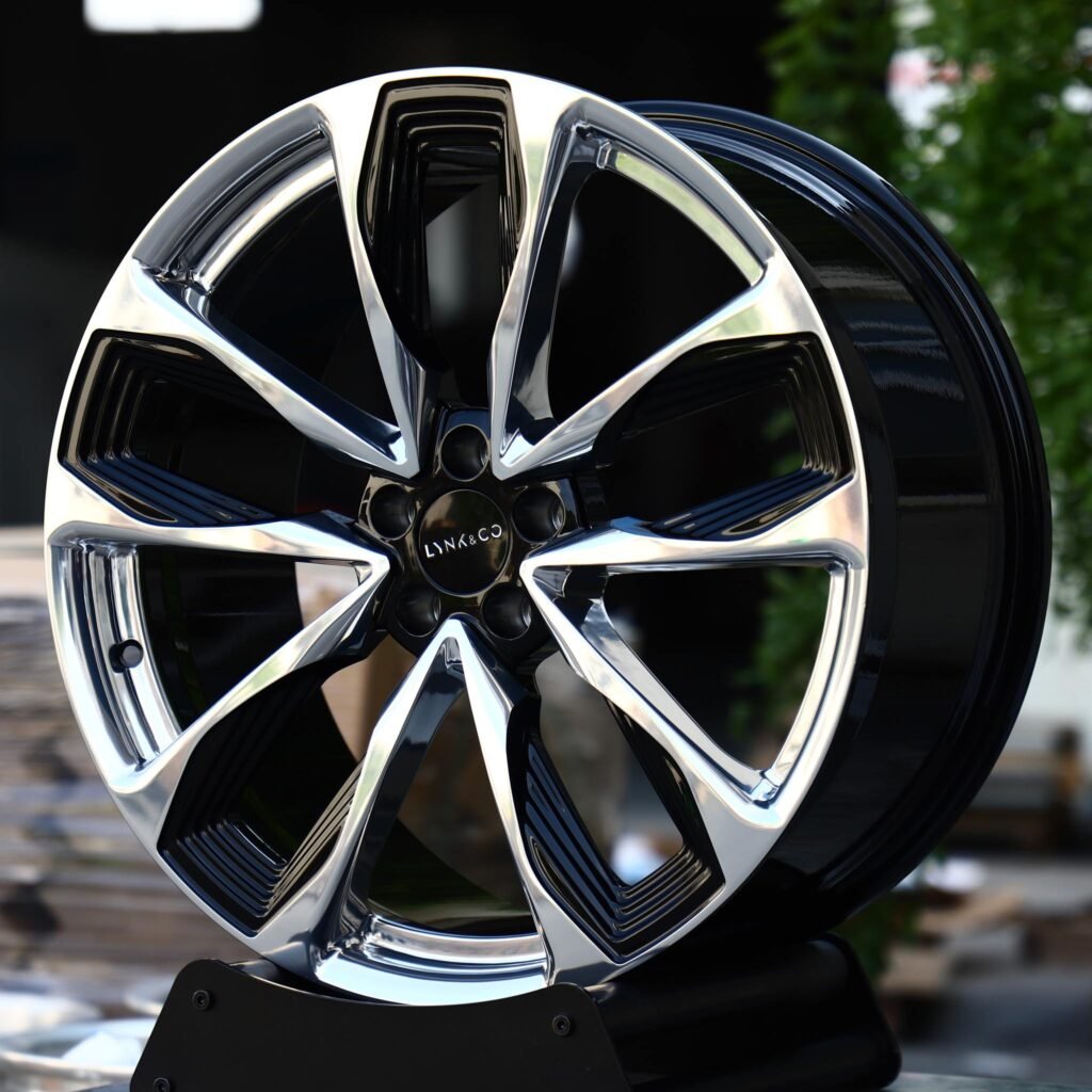 Lynk & Co 06 wheels – Gloss Black Machined 5 Split V-Spoke (Lynk & Co OEM-Style), angled view