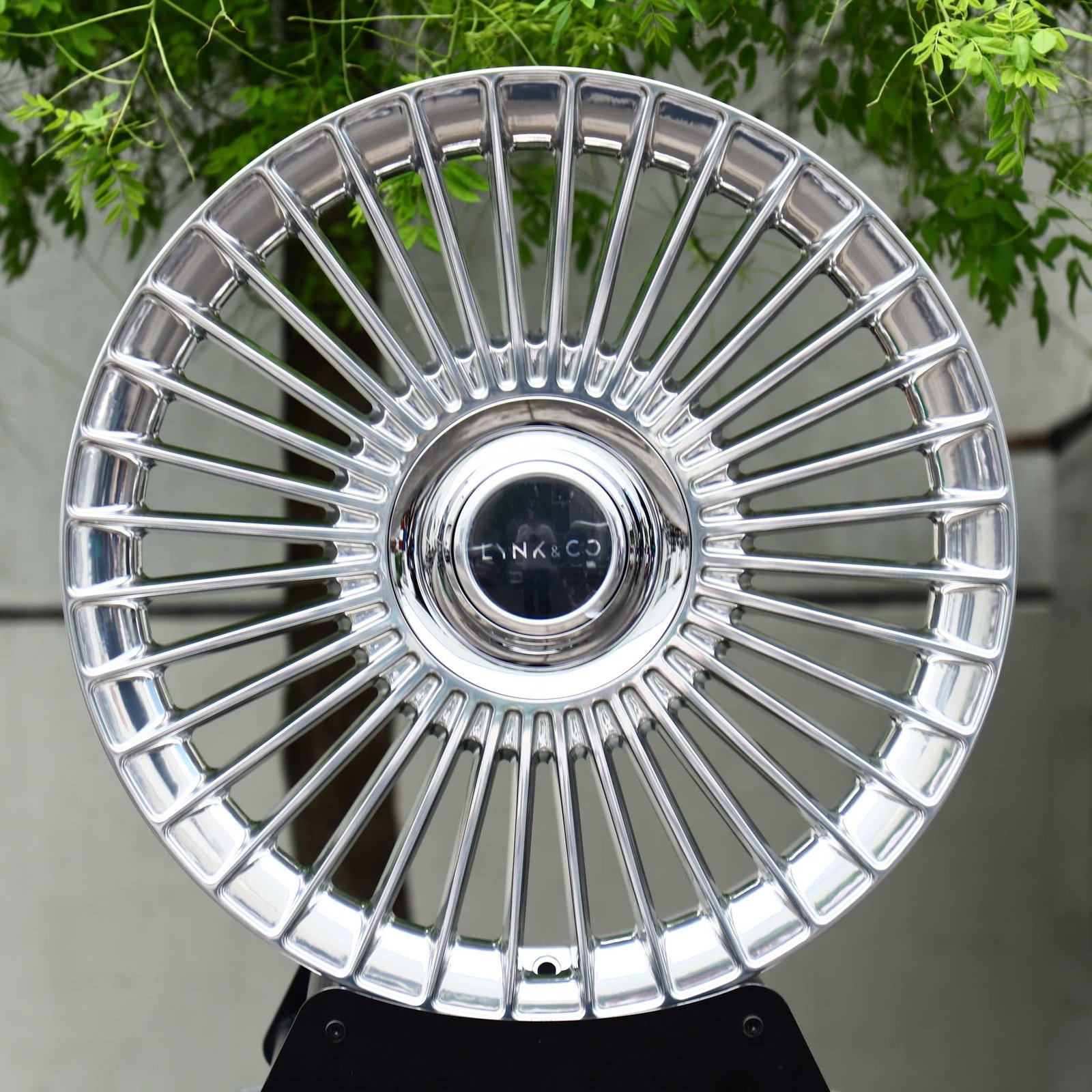 Lynk & Co 01 wheels – Polished Multi-Spoke Floating Cap (Lynk & Co OEM-Style), front view