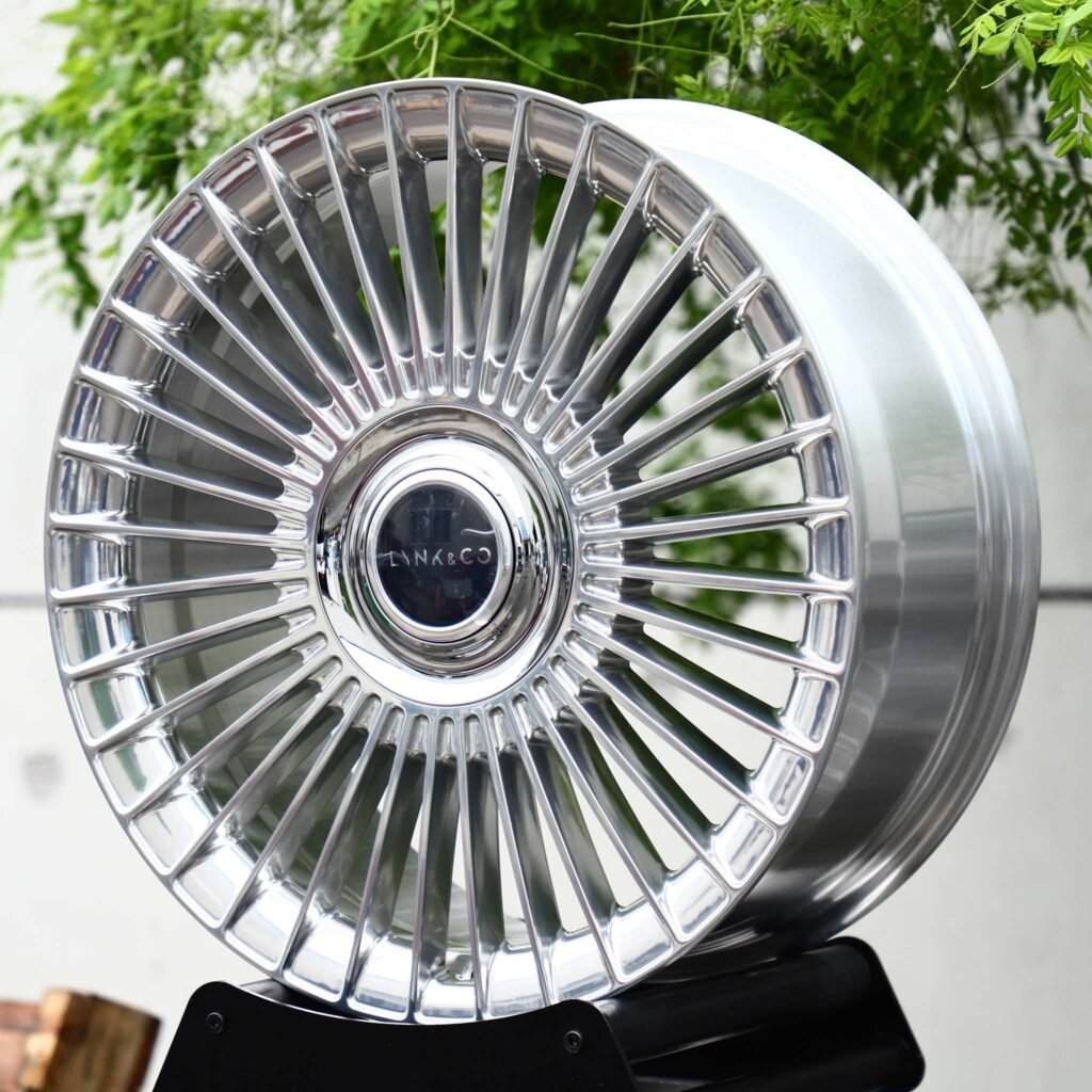 Lynk & Co 03 wheels – Polished Multi-Spoke Floating Cap (Lynk & Co OEM-Style), angled view