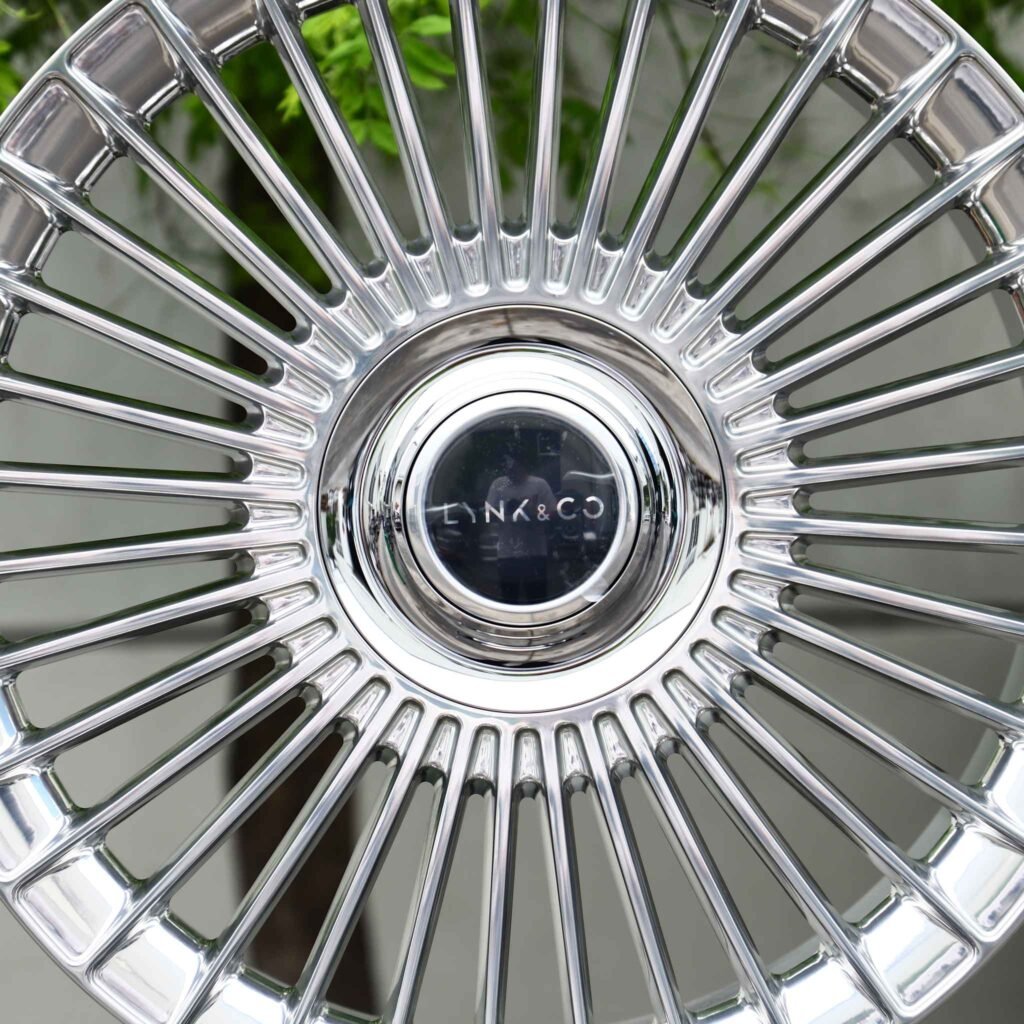 Lynk & Co 01 wheels – Polished Multi-Spoke Floating Cap (Lynk & Co OEM-Style), lip and barrel detail