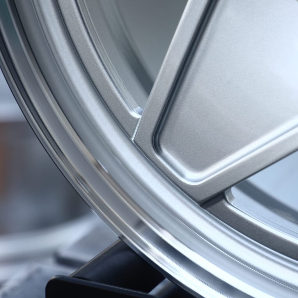 Maserati Ghibli wheels – Bright Silver 5-Star Spoke Stepped Lip (Maserati OEM-Style), lip and barrel detail