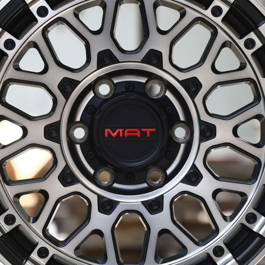 Chevrolet Silverado 1500 wheels – Black / Machined Mesh (MAT-Style), lip and barrel detail