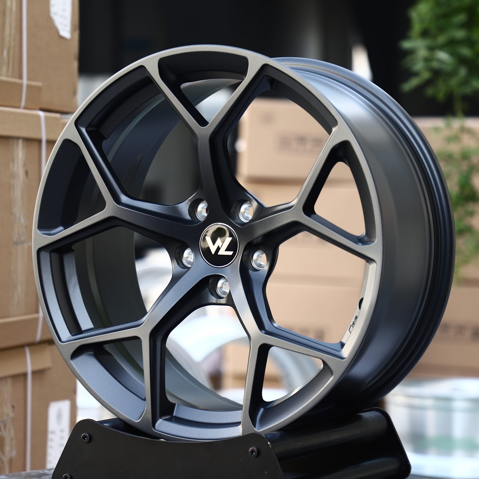 McLaren 720S wheels – Satin Gunmetal 5 Y-Spoke, front view
