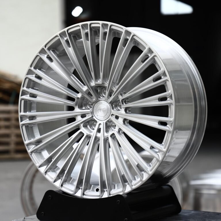 Mercedes-Benz E-Class / BMW 5 Series Forged Wheels – Brushed Silver 20-Spoke, front view