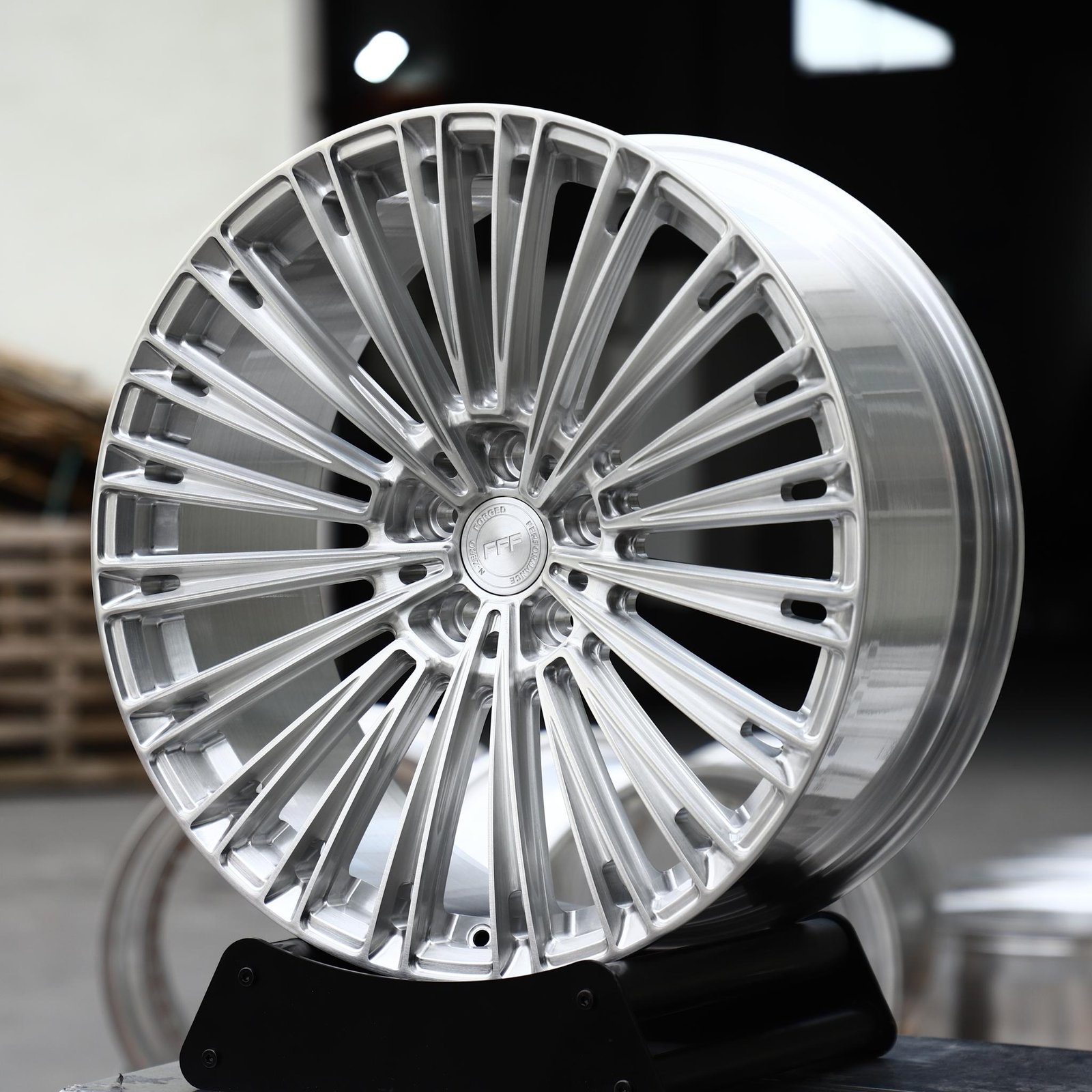 Mercedes-Benz E-Class wheels – Brushed Silver 20-Spoke, front view