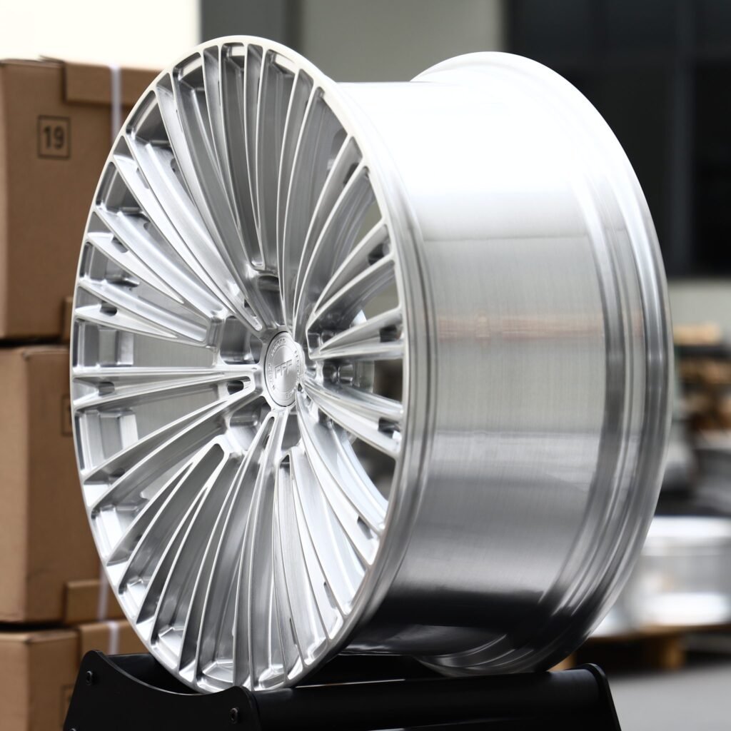 BMW 5 Series wheels – Brushed Silver 20-Spoke, angled view