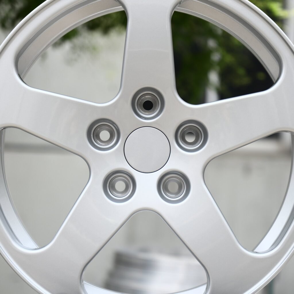 Audi A4 B9 wheels – Matte Silver 5-Spoke, lip and barrel detail