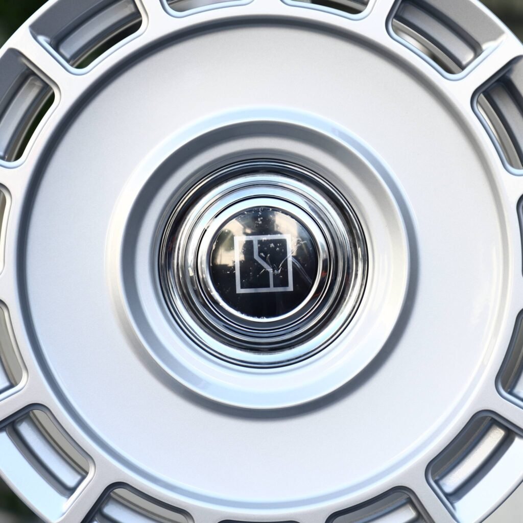Audi A4 B9 wheels – Bright Silver Slotted Turbine Disc, lip and barrel detail