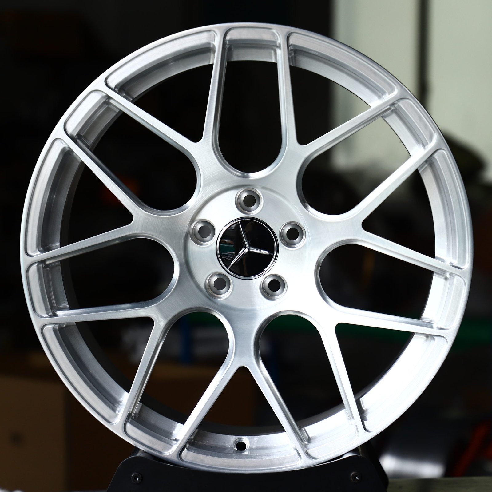 Mercedes E-Class wheels – Brushed Silver Multi-Spoke (Mercedes-Benz OEM-Style), front view