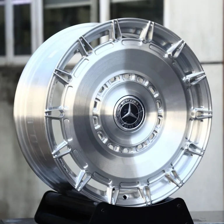Mercedes-Benz OEM-Style Brushed Silver Slotted Disc Forged Wheels – Mercedes-Benz S-Class / GLS, front view