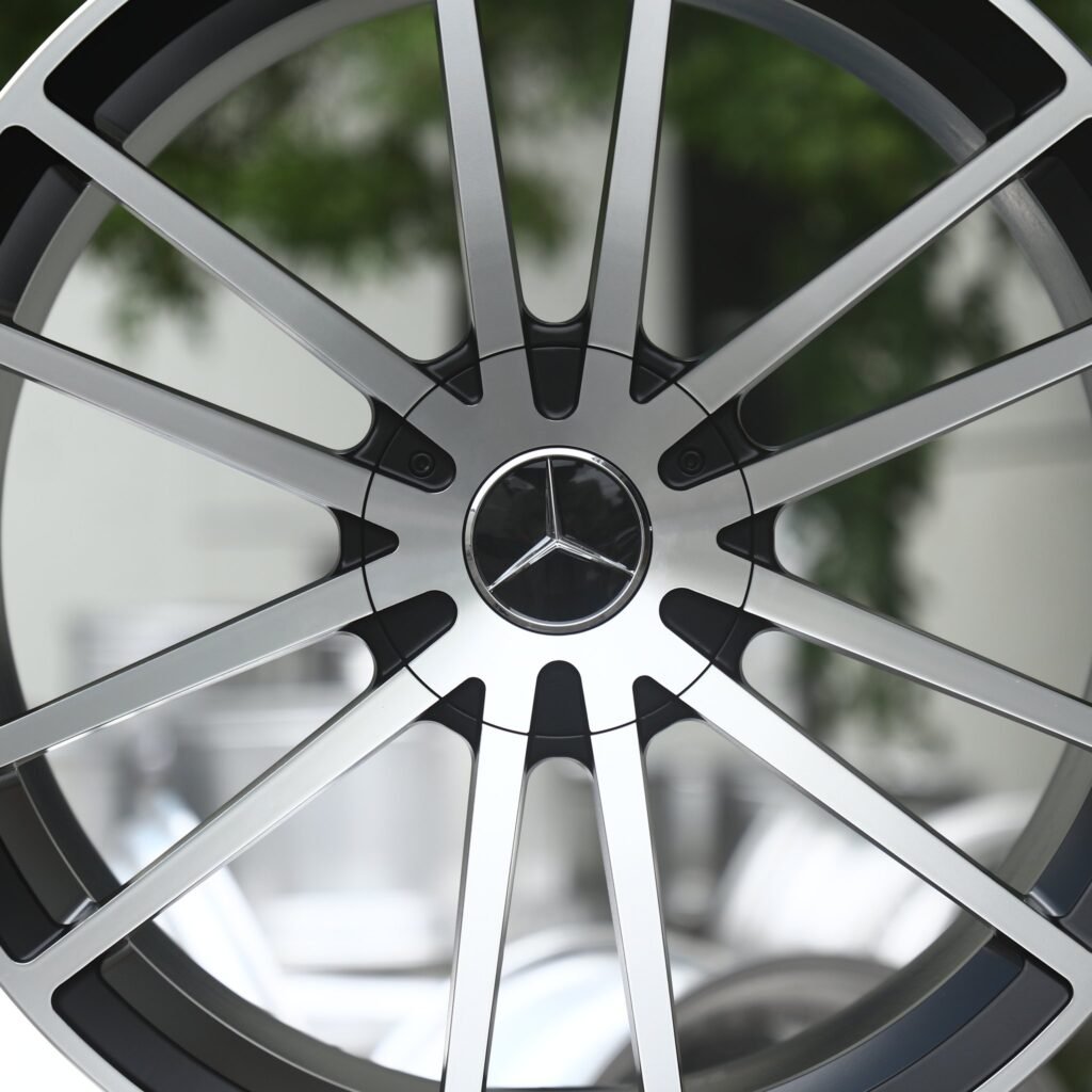 Mercedes-Benz E-Class W213 wheels – Gunmetal Machined Twin 10-Spoke (Mercedes-Benz OEM-Style), lip and barrel detail