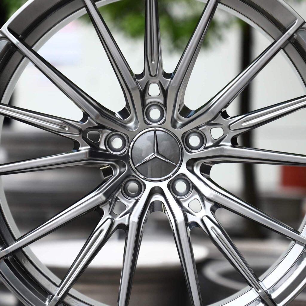 Mercedes-Benz E-Class W213 wheels – Metallic Gray Machined 15-Spoke (Mercedes-Benz OEM-Style), lip and barrel detail