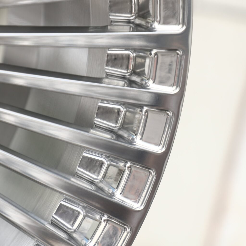 Mercedes-Benz E-Class W213 wheels – Polished Multi-Spoke Floating Cap (Mercedes-Benz OEM-Style), lip and barrel detail
