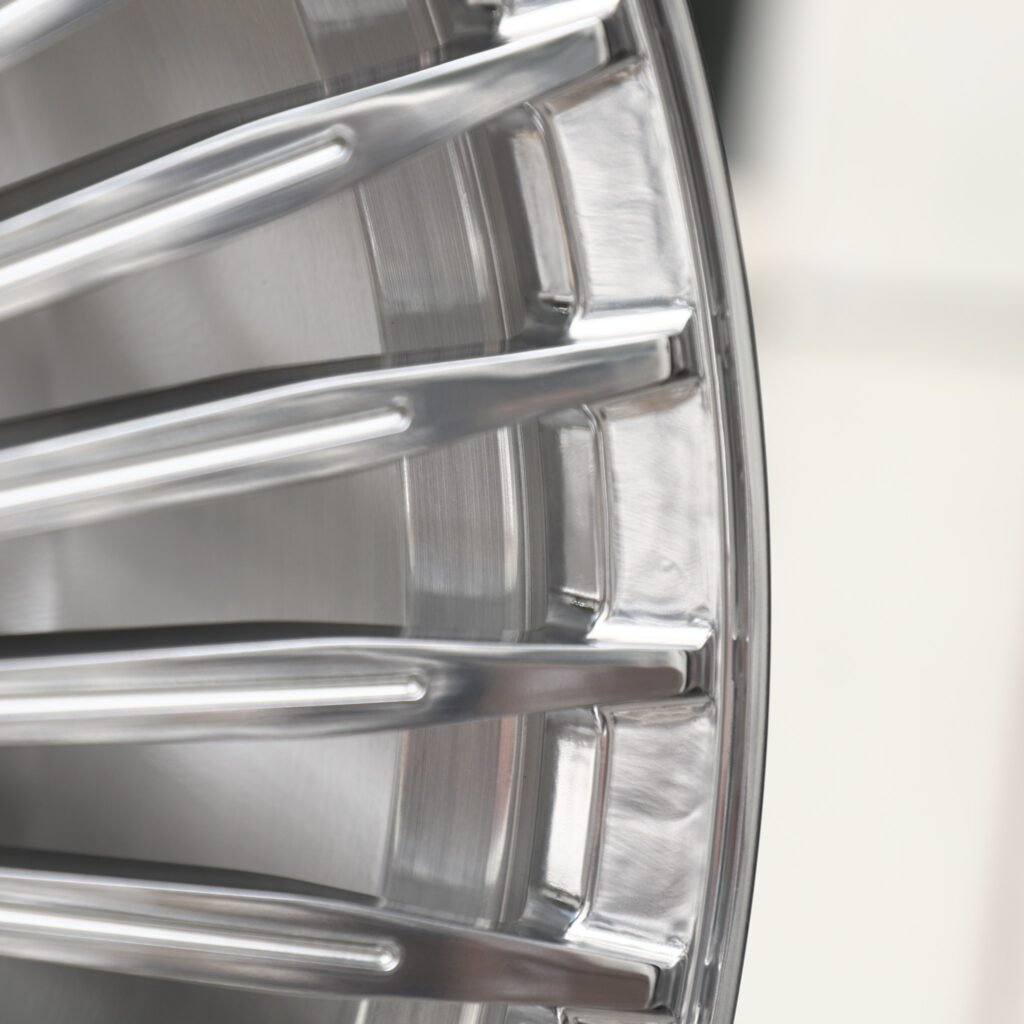 Mercedes-Benz E-Class W213 wheels – Polished Multi-Spoke (Mercedes-Benz OEM-Style), lip and barrel detail
