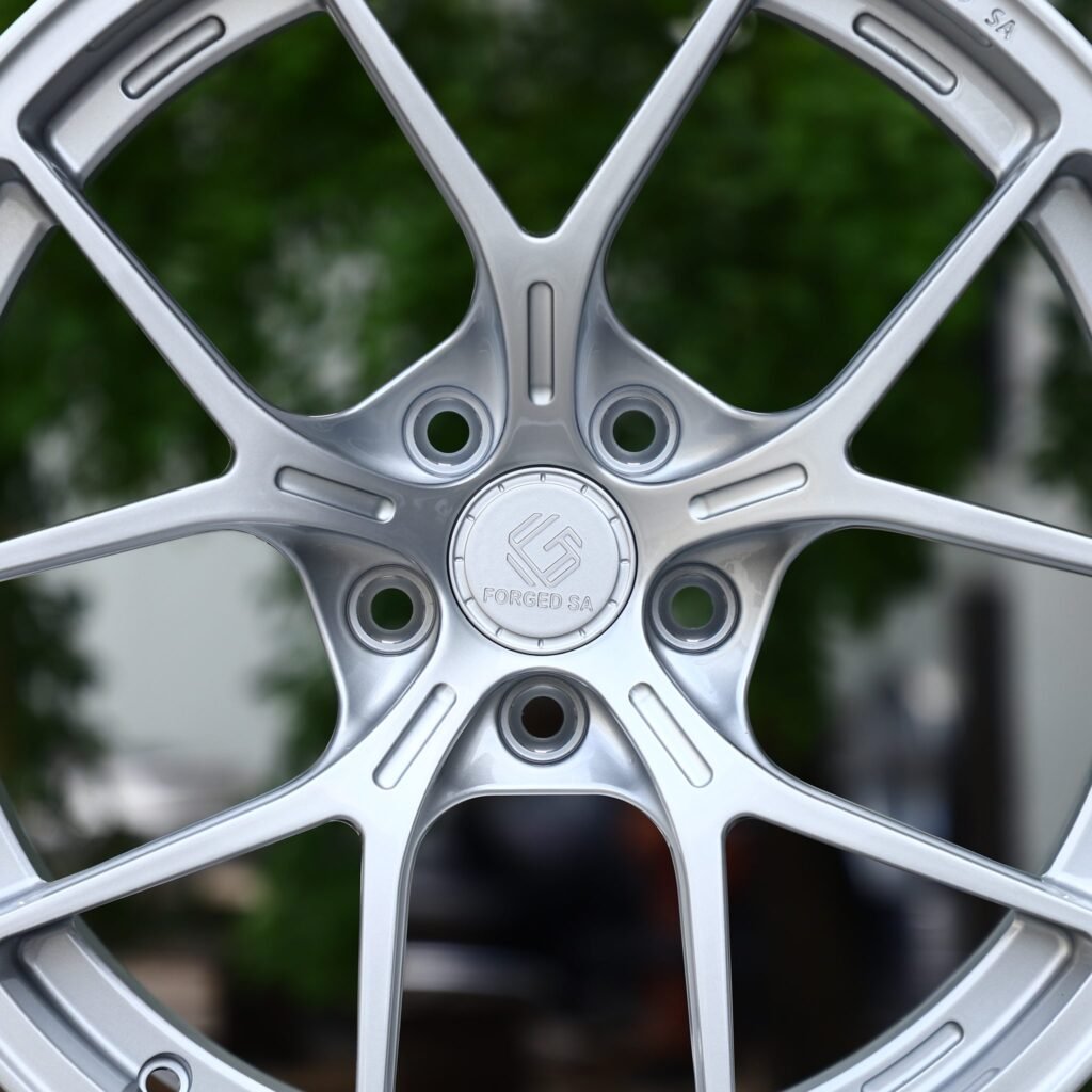 Audi A4 B9 wheels – Bright Silver 5 Y-Spoke Slotted, lip and barrel detail