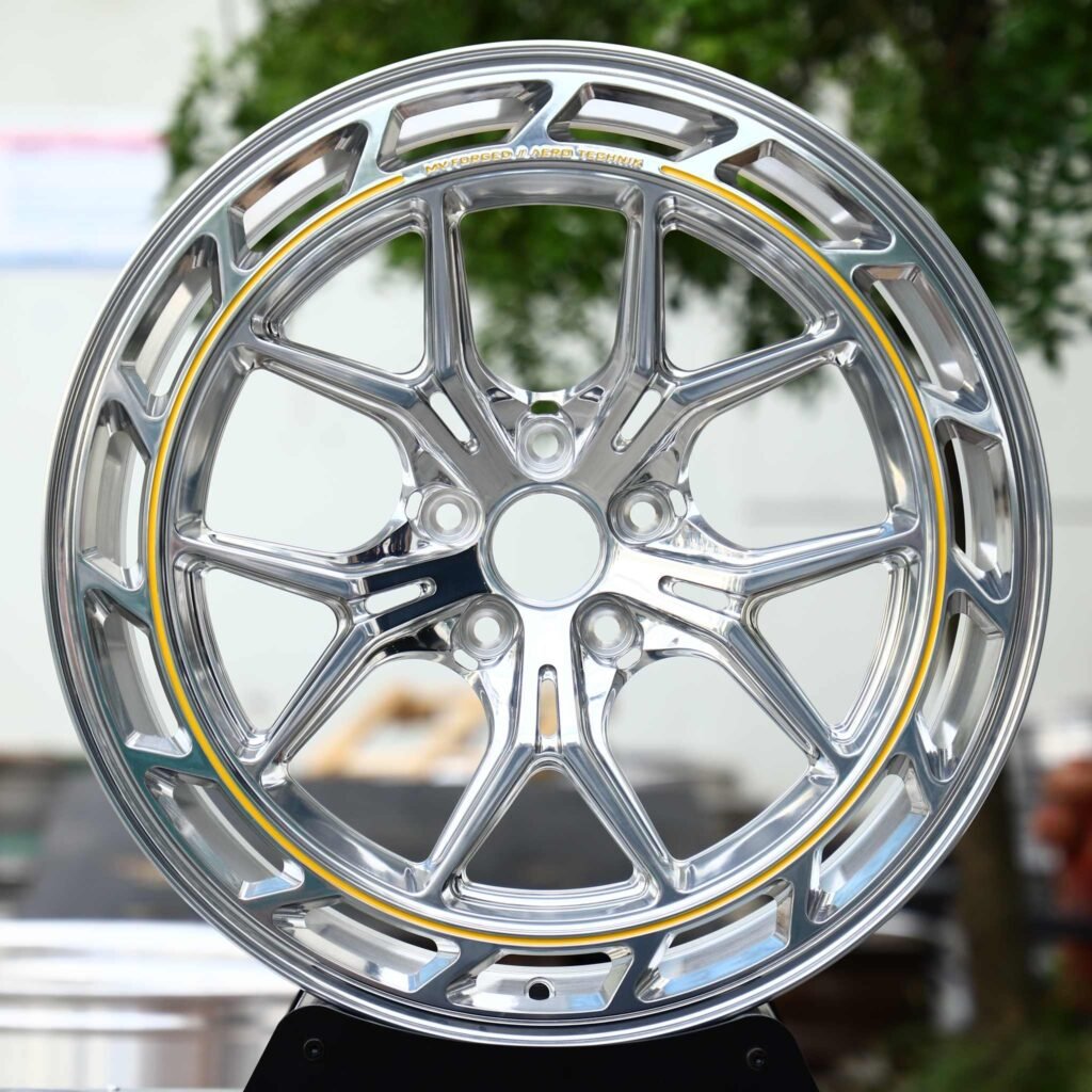 Mercedes S-Class wheels – Chrome Y-Spoke Gold Pinstripe, front view