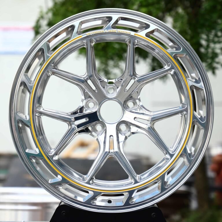 Mercedes S-Class wheels – Chrome Y-Spoke Gold Pinstripe, front view