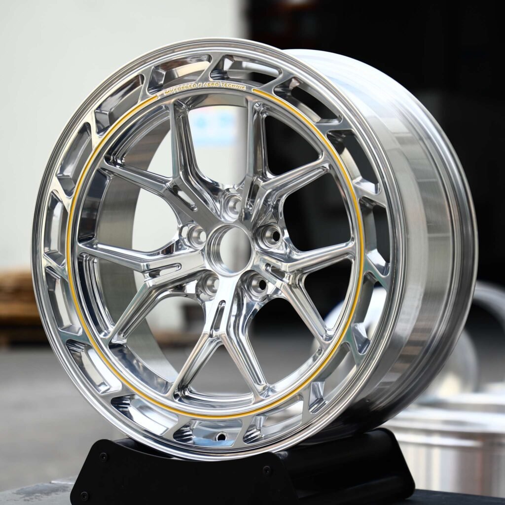 BMW 7 Series wheels – Chrome Y-Spoke Gold Pinstripe, angled view