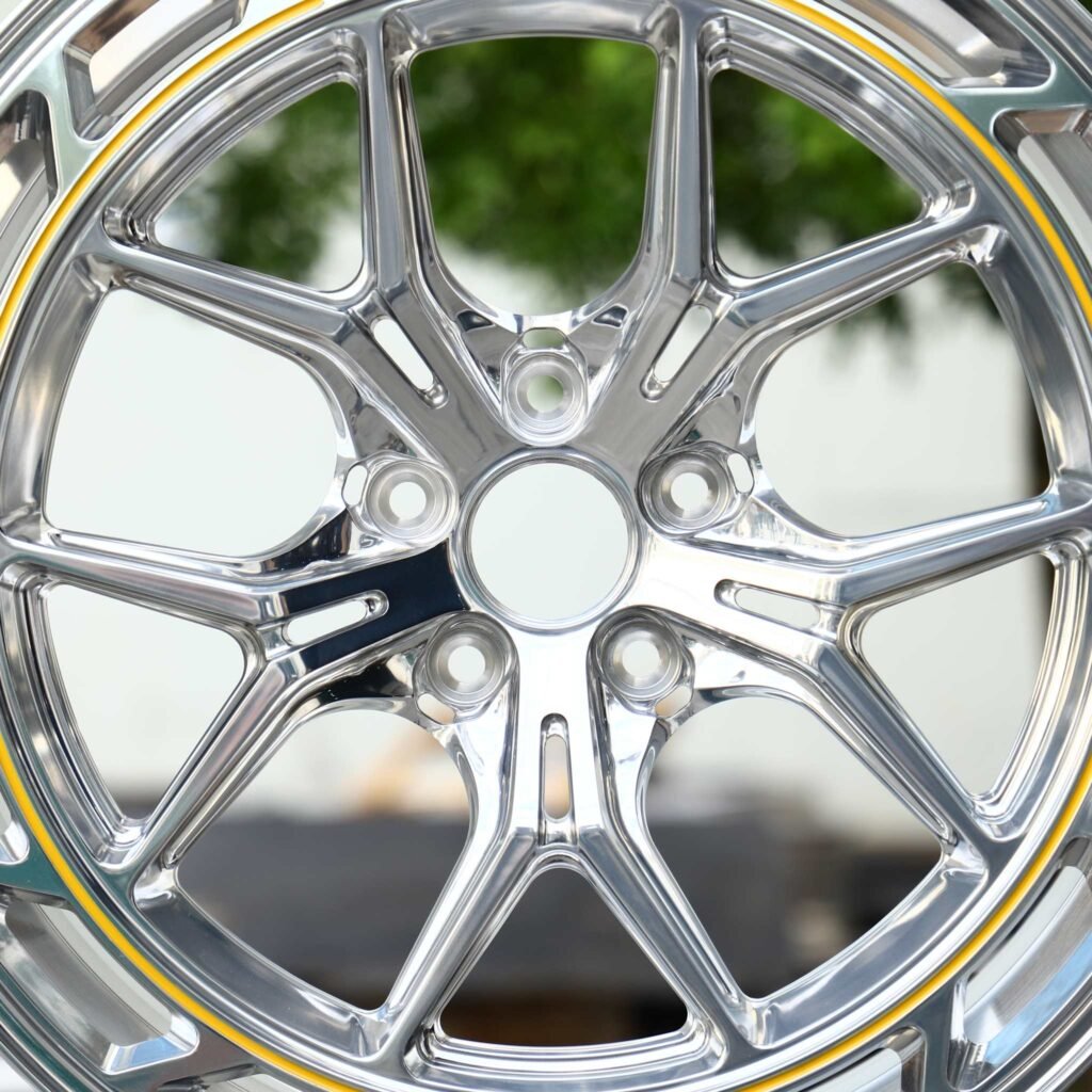 Mercedes-Benz E-Class W213 wheels – Chrome Y-Spoke Gold Pinstripe, lip and barrel detail