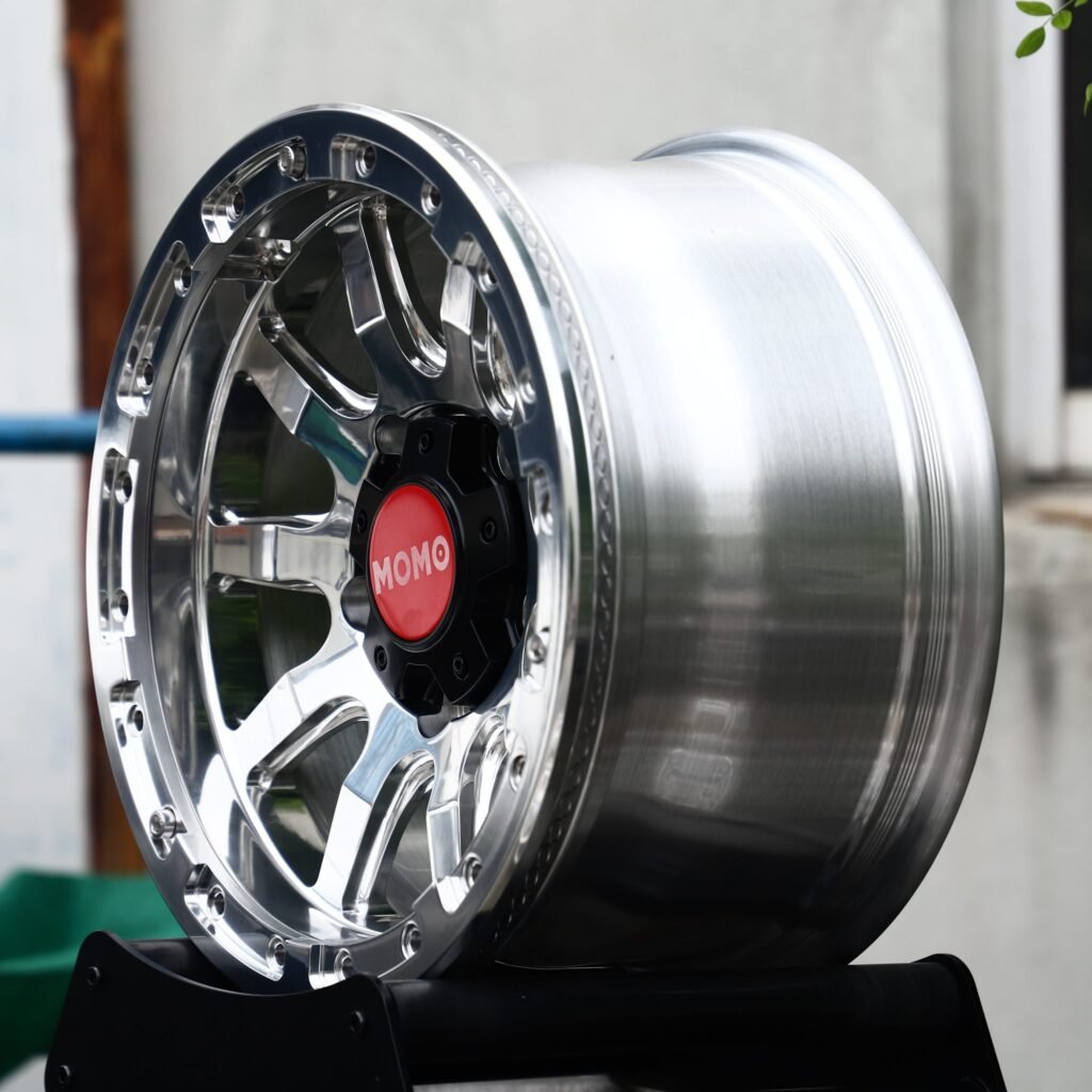 6x139.7 wheels – Mirror Polished 10-Spoke Beadlock (Momo-Style), side view