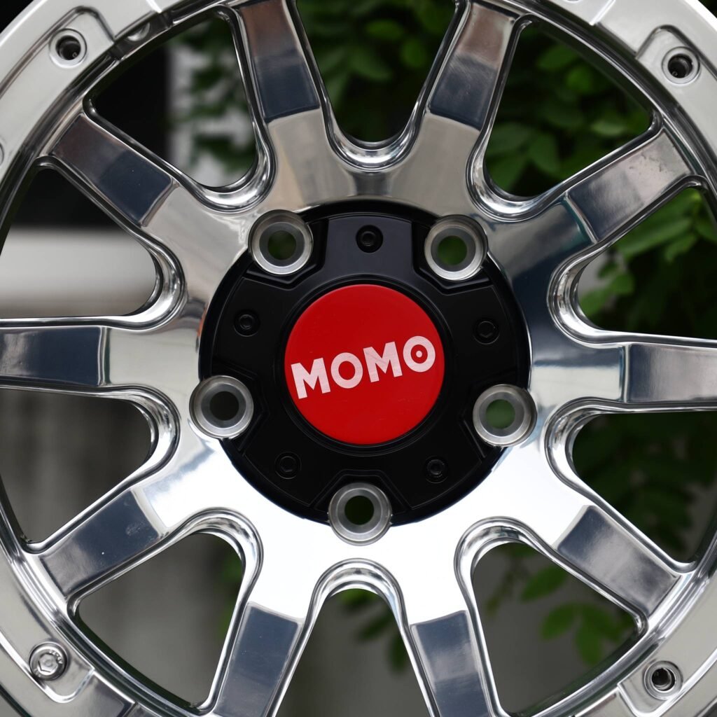 Chevrolet Silverado 1500 wheels – Mirror Polished 10-Spoke Beadlock (Momo-Style), lip and barrel detail