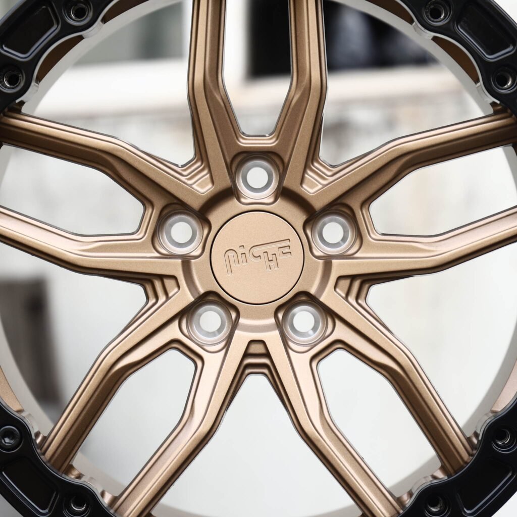Jeep Grand Cherokee WK2 wheels – Bronze 5 Split-Spoke Beadlock (Niche-Style), lip and barrel detail